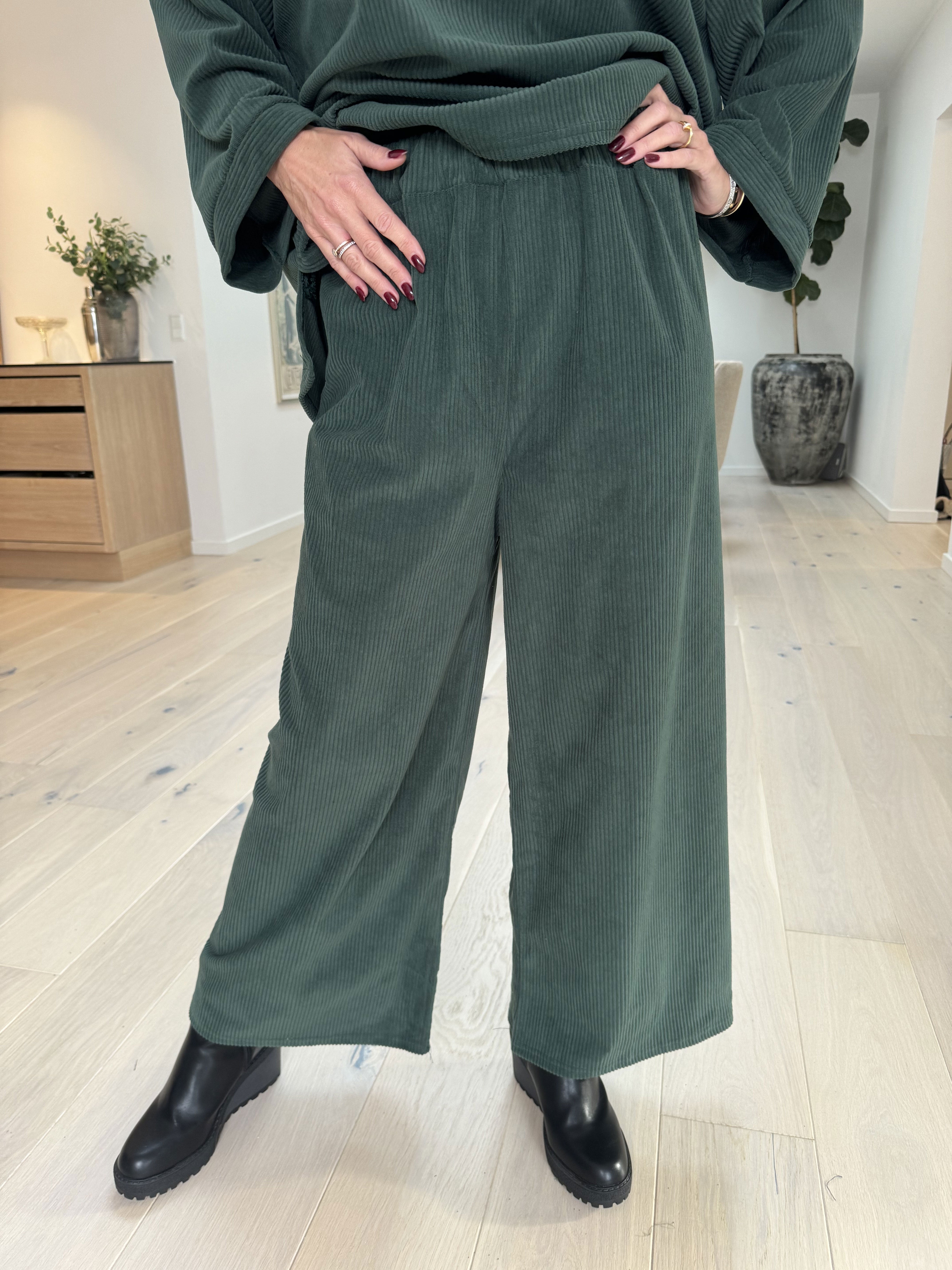 Brianne - Oversized set med ribbat tyg